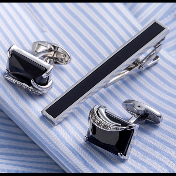 Other - Beautiful tie Bar & Cufflinks set.
